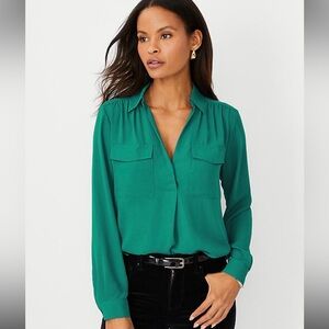 Like Brand New! Ann Taylor Camp Shirt: Medium (“Festive Holly” color)